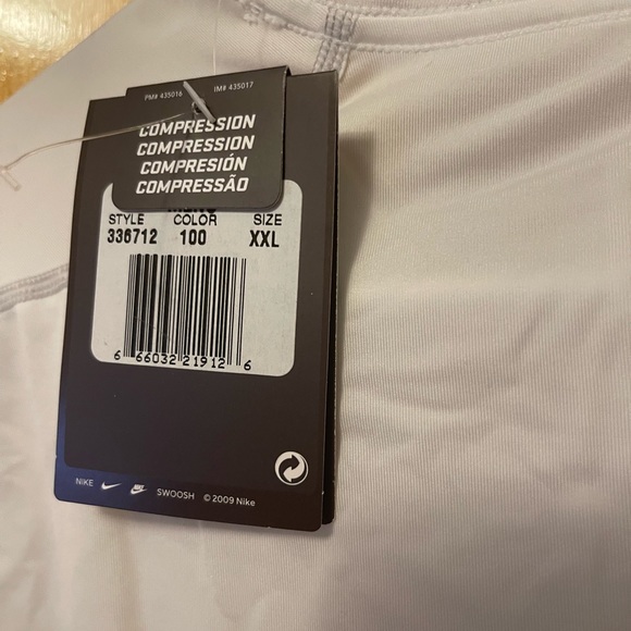 Nike Pro compression top - Picture 2 of 3
